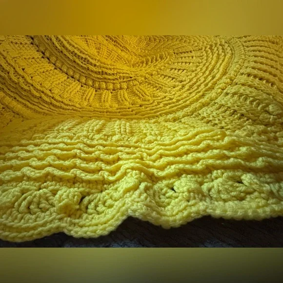 Sunny Yellow Crochet Ruffle Blanket / Rug – 53.25” Vintage Handmade 1990s - Picture 3 of 8